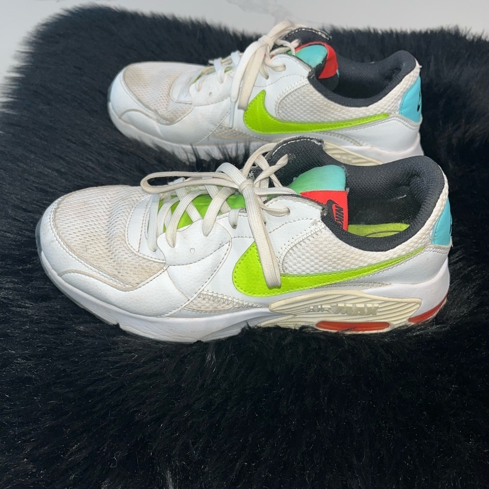Nike Shoe with Neon Green Insole and Black Lining Women’s 8.5 - Picture 3 of 8